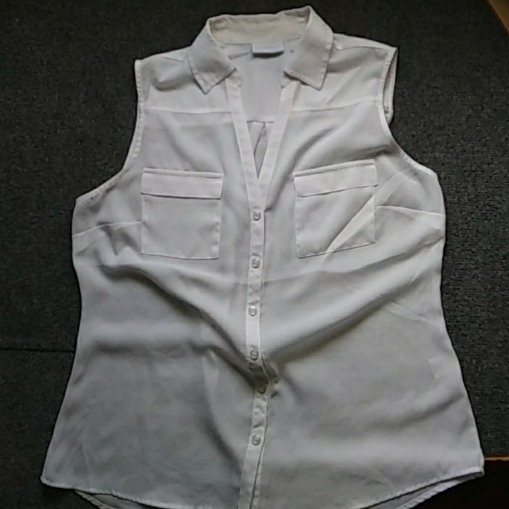 🎉 Sleeveless dressy blouse